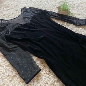 Robbie Bee Elegant Black Midi Dress with Sheer Sleeves